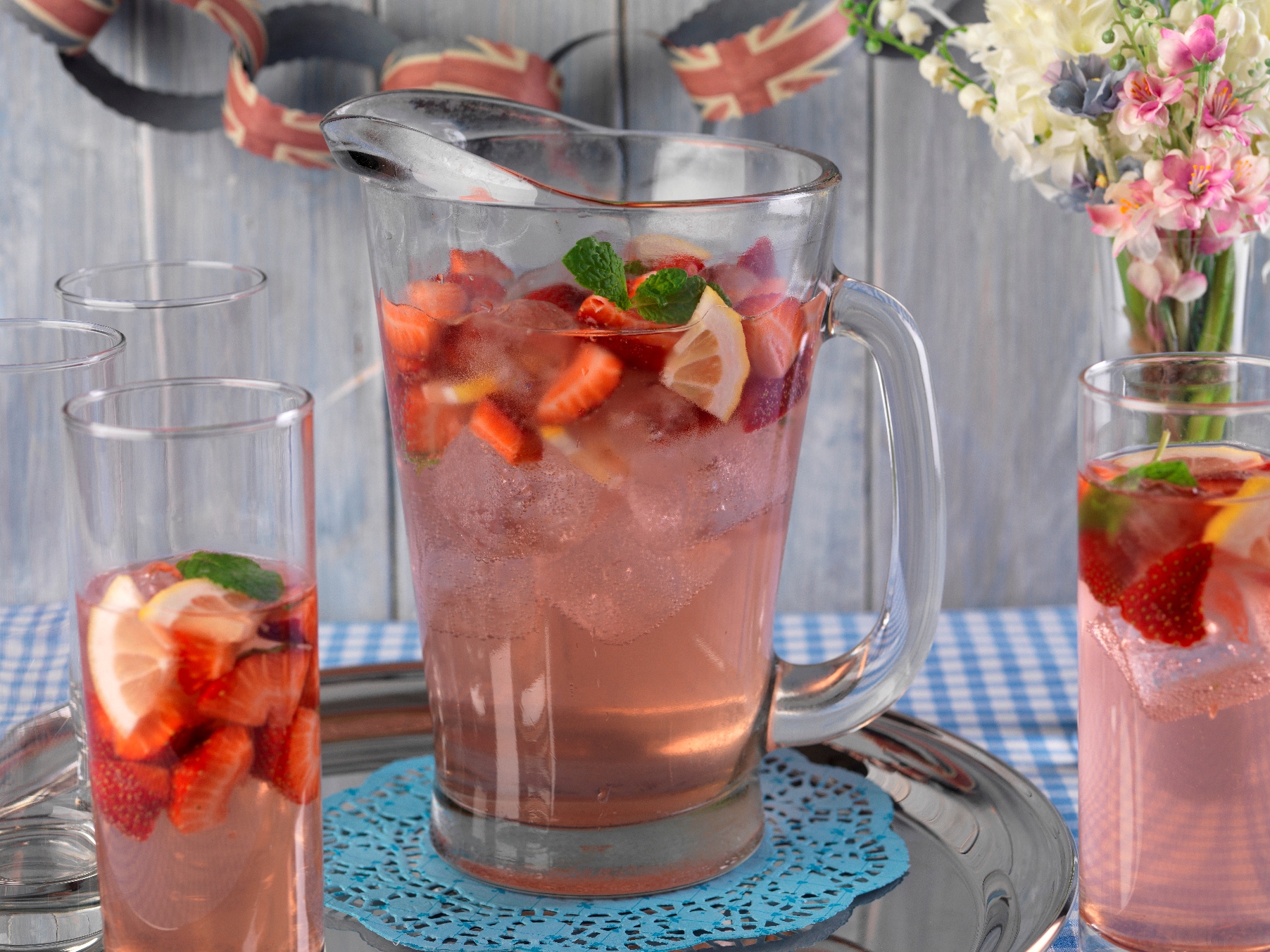 Strawberry Fizz Cocktails