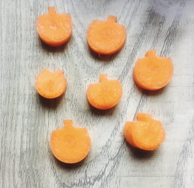 halloween lunchbox hack - carrot pumpkin